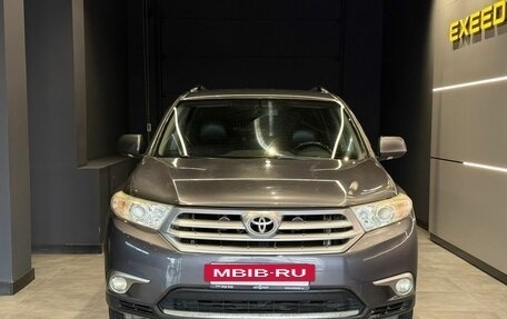 Toyota Highlander III, 2011 год, 2 000 000 рублей, 3 фотография