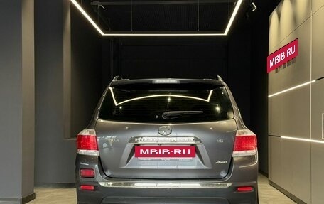 Toyota Highlander III, 2011 год, 2 000 000 рублей, 6 фотография