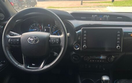 Toyota Hilux VIII, 2021 год, 6 000 000 рублей, 5 фотография