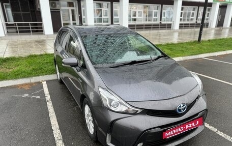 Toyota Prius Alpha I (ZVW40/41), 2015 год, 1 390 000 рублей, 2 фотография