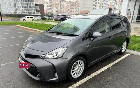 Toyota Prius Alpha I (ZVW40/41), 2015 год, 1 390 000 рублей, 3 фотография