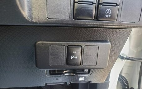 Toyota Roomy I, 2021 год, 879 000 рублей, 29 фотография