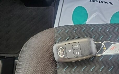 Toyota Roomy I, 2021 год, 879 000 рублей, 31 фотография