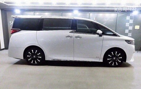 Toyota Alphard, 2024 год, 9 195 000 рублей, 3 фотография