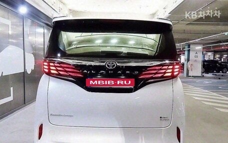 Toyota Alphard, 2024 год, 9 195 000 рублей, 5 фотография