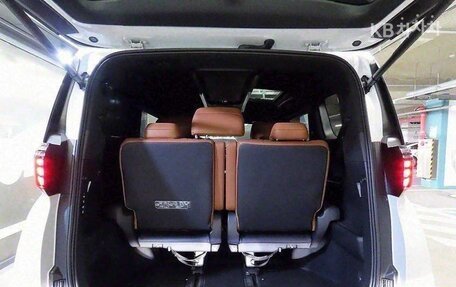 Toyota Alphard, 2024 год, 9 195 000 рублей, 16 фотография