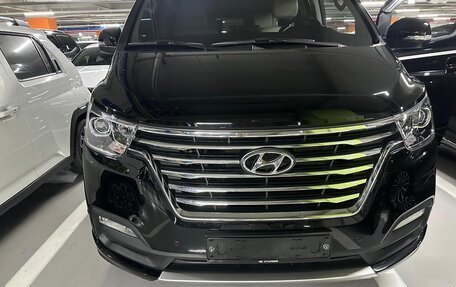 Hyundai Grand Starex Grand Starex I рестайлинг 2, 2019 год, 3 468 000 рублей, 2 фотография