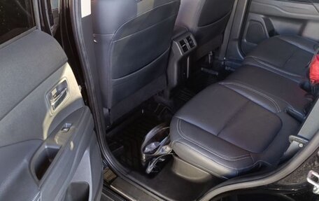 Mitsubishi Outlander III рестайлинг 3, 2022 год, 2 150 000 рублей, 9 фотография