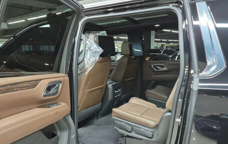Chevrolet Suburban, 2021 год, 10 200 000 рублей, 14 фотография
