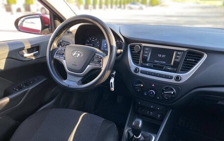 Hyundai Solaris II рестайлинг, 2017 год, 1 025 000 рублей, 4 фотография