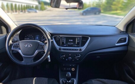 Hyundai Solaris II рестайлинг, 2017 год, 1 025 000 рублей, 3 фотография