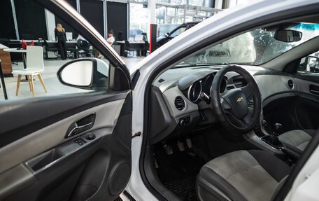 Chevrolet Cruze II, 2010 год, 500 000 рублей, 10 фотография