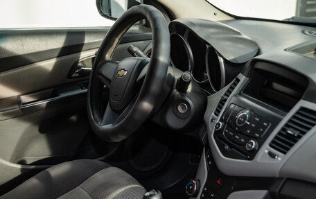 Chevrolet Cruze II, 2010 год, 500 000 рублей, 16 фотография