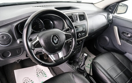 Renault Logan II, 2018 год, 699 000 рублей, 7 фотография