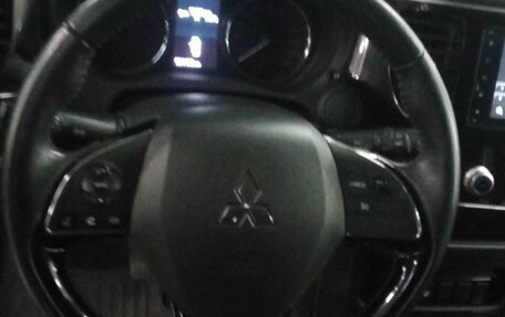 Mitsubishi Outlander III рестайлинг 3, 2022 год, 2 601 000 рублей, 5 фотография