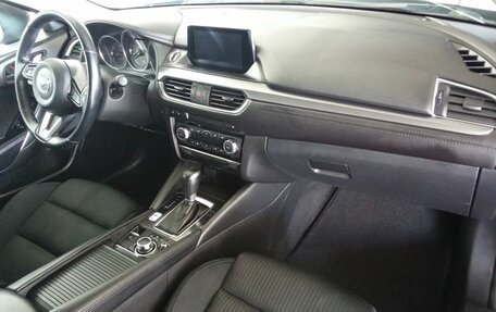 Mazda 6, 2018 год, 1 996 000 рублей, 11 фотография