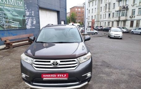 Toyota Highlander III, 2013 год, 2 400 000 рублей, 3 фотография
