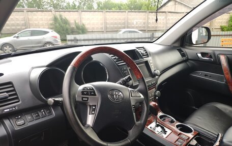 Toyota Highlander III, 2013 год, 2 400 000 рублей, 10 фотография