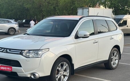 Mitsubishi Outlander III рестайлинг 3, 2013 год, 1 100 000 рублей, 1 фотография