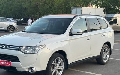 Mitsubishi Outlander III рестайлинг 3, 2013 год, 1 100 000 рублей, 1 фотография