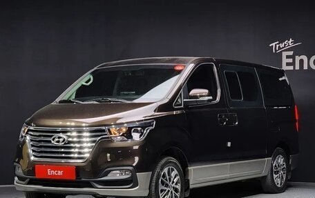 Hyundai Grand Starex Grand Starex I рестайлинг 2, 2018 год, 2 820 000 рублей, 1 фотография