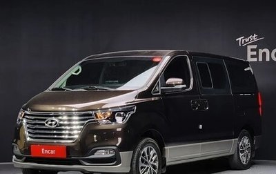 Hyundai Grand Starex Grand Starex I рестайлинг 2, 2018 год, 2 820 000 рублей, 1 фотография