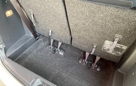 Toyota ISis I, 2012 год, 1 112 000 рублей, 10 фотография
