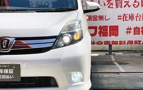 Toyota ISis I, 2012 год, 1 112 000 рублей, 22 фотография