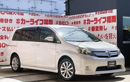 Toyota ISis I, 2012 год, 1 112 000 рублей, 24 фотография