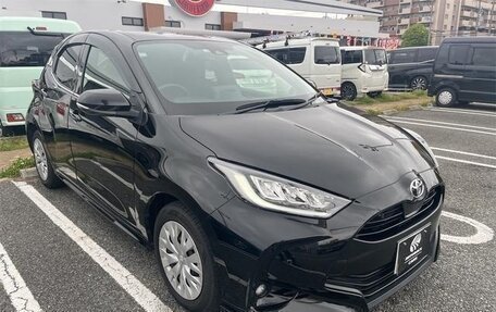 Toyota Yaris, 2022 год, 700 000 рублей, 2 фотография