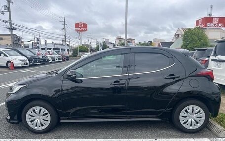Toyota Yaris, 2022 год, 700 000 рублей, 3 фотография
