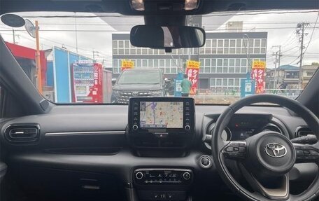 Toyota Yaris, 2022 год, 700 000 рублей, 13 фотография