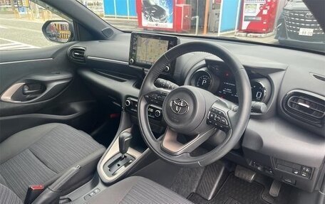 Toyota Yaris, 2022 год, 700 000 рублей, 12 фотография
