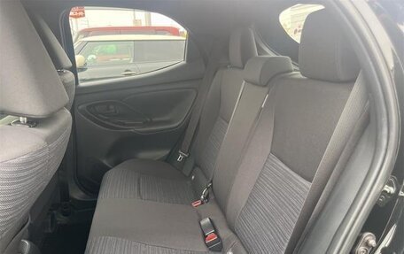 Toyota Yaris, 2022 год, 700 000 рублей, 22 фотография