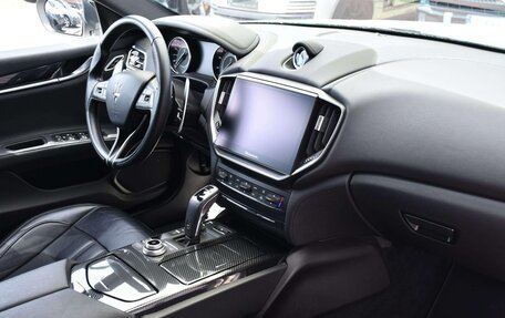 Maserati Ghibli, 2022 год, 4 220 000 рублей, 5 фотография