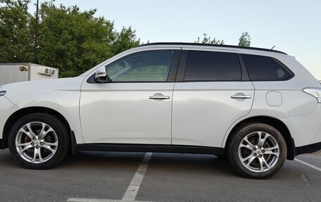 Mitsubishi Outlander III рестайлинг 3, 2013 год, 1 100 000 рублей, 2 фотография