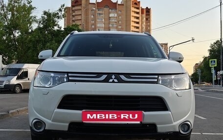 Mitsubishi Outlander III рестайлинг 3, 2013 год, 1 100 000 рублей, 4 фотография
