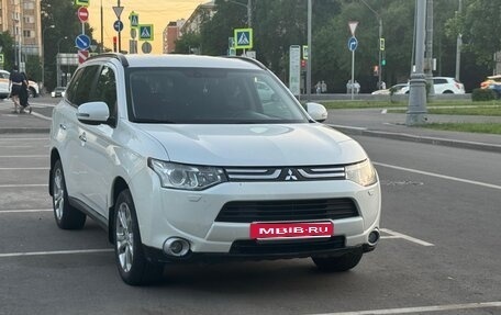 Mitsubishi Outlander III рестайлинг 3, 2013 год, 1 100 000 рублей, 6 фотография