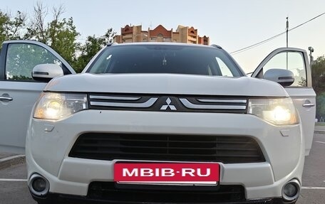 Mitsubishi Outlander III рестайлинг 3, 2013 год, 1 100 000 рублей, 5 фотография