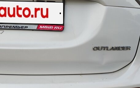 Mitsubishi Outlander III рестайлинг 3, 2013 год, 1 100 000 рублей, 13 фотография