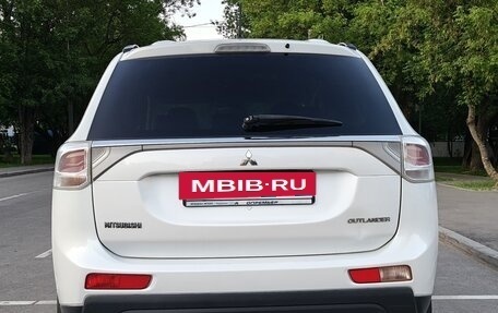 Mitsubishi Outlander III рестайлинг 3, 2013 год, 1 100 000 рублей, 9 фотография