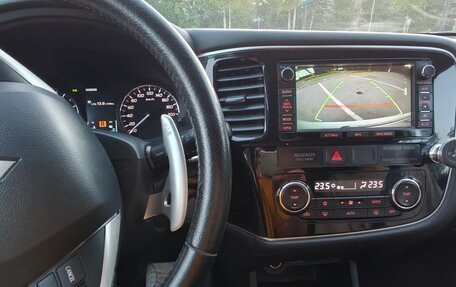 Mitsubishi Outlander III рестайлинг 3, 2013 год, 1 100 000 рублей, 22 фотография