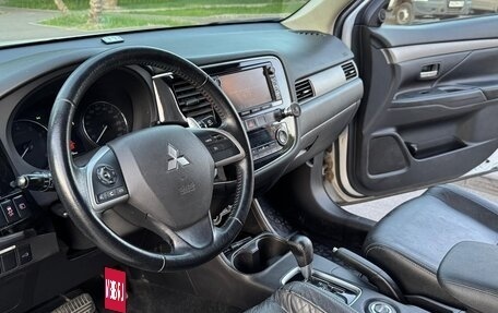 Mitsubishi Outlander III рестайлинг 3, 2013 год, 1 100 000 рублей, 24 фотография
