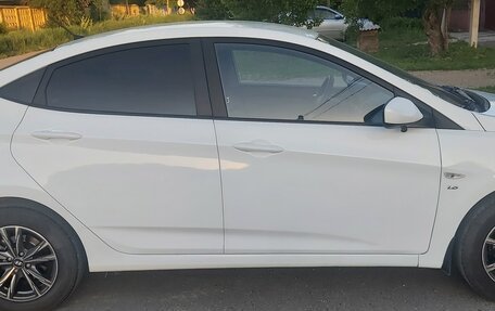 Hyundai Solaris II рестайлинг, 2014 год, 1 000 000 рублей, 4 фотография