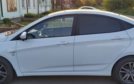 Hyundai Solaris II рестайлинг, 2014 год, 1 000 000 рублей, 2 фотография