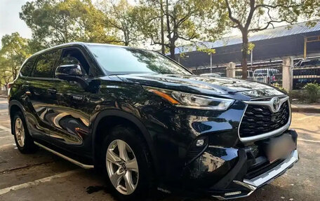 Toyota Highlander, 2022 год, 3 314 000 рублей, 2 фотография