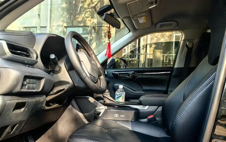 Toyota Highlander, 2022 год, 3 314 000 рублей, 8 фотография