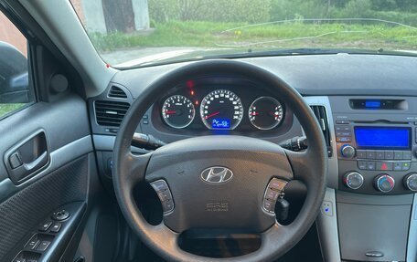 Hyundai Sonata VI, 2010 год, 975 000 рублей, 2 фотография