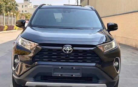 Toyota RAV4, 2022 год, 2 700 000 рублей, 2 фотография
