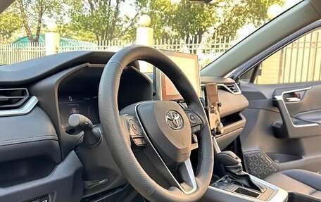 Toyota RAV4, 2022 год, 2 700 000 рублей, 8 фотография